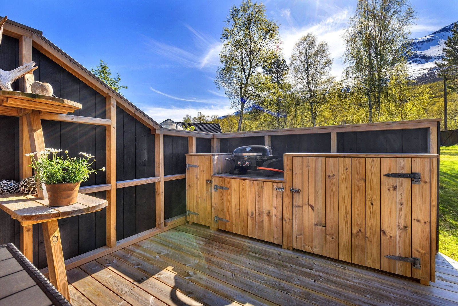 Egen plass for grill på verandaen. Galleribilde