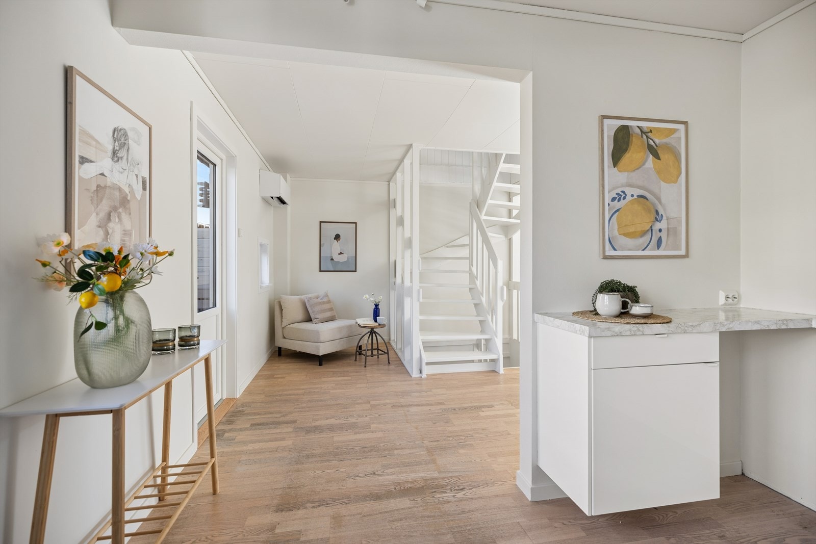 Varmepumpe innstallert for godt inneklima hele året. Galleribilde