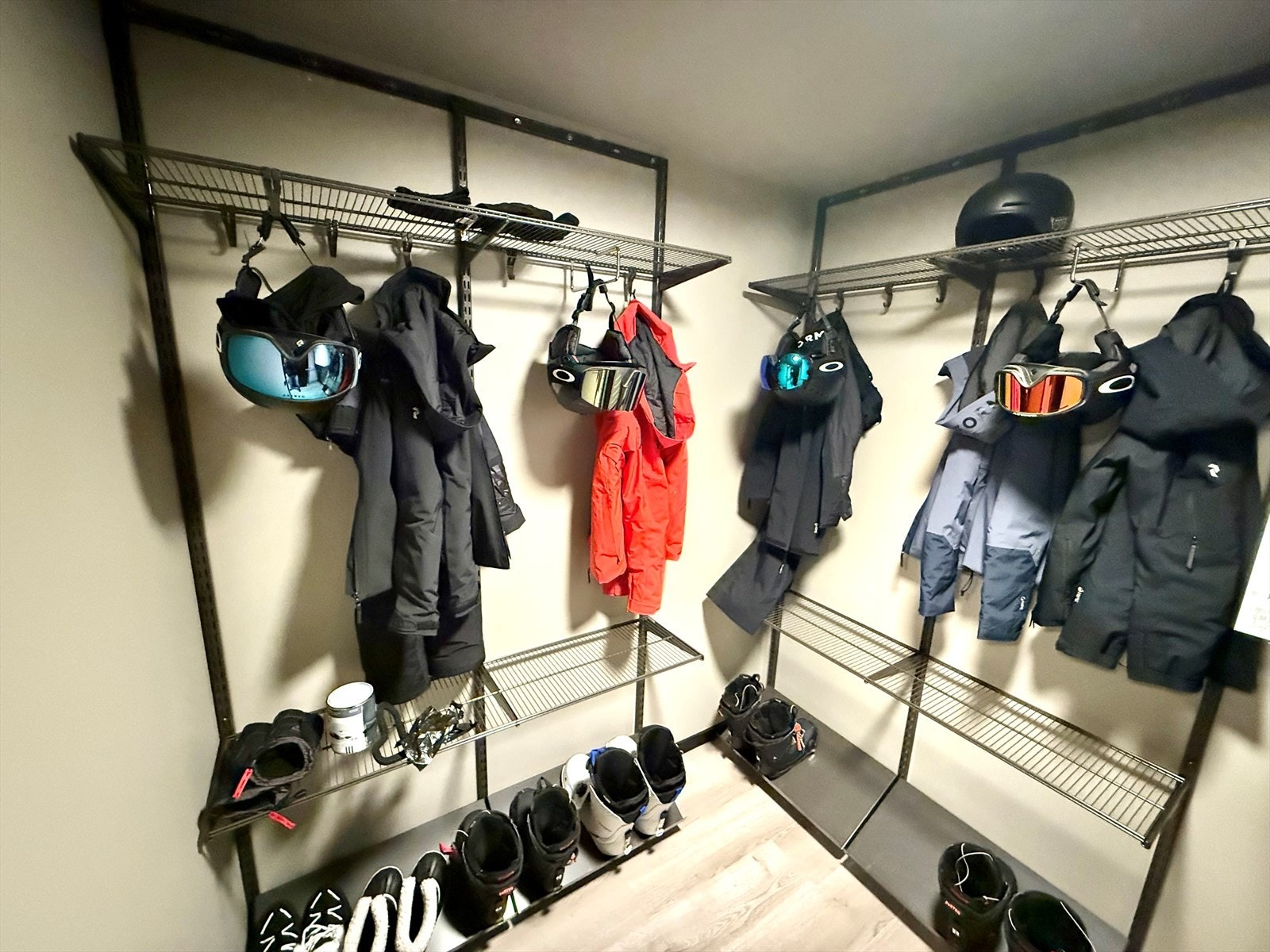 Garderobe/bod Galleribilde