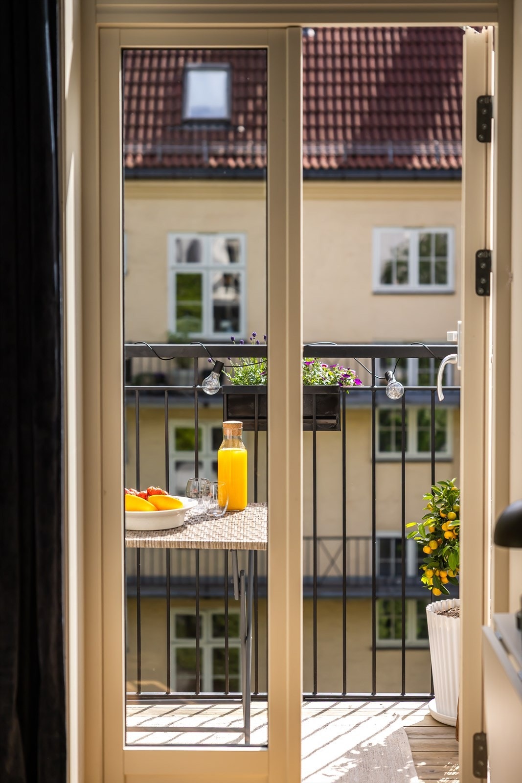 Balkongen er på 3 kvm og har plass til en liten sittegruppe. Galleribilde