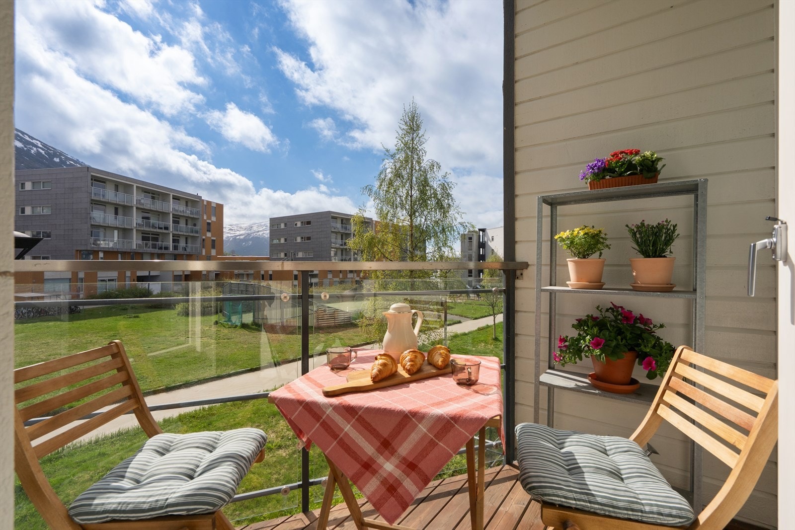 Her er det hyggelig utsyn mot felles grøntareal. Galleribilde