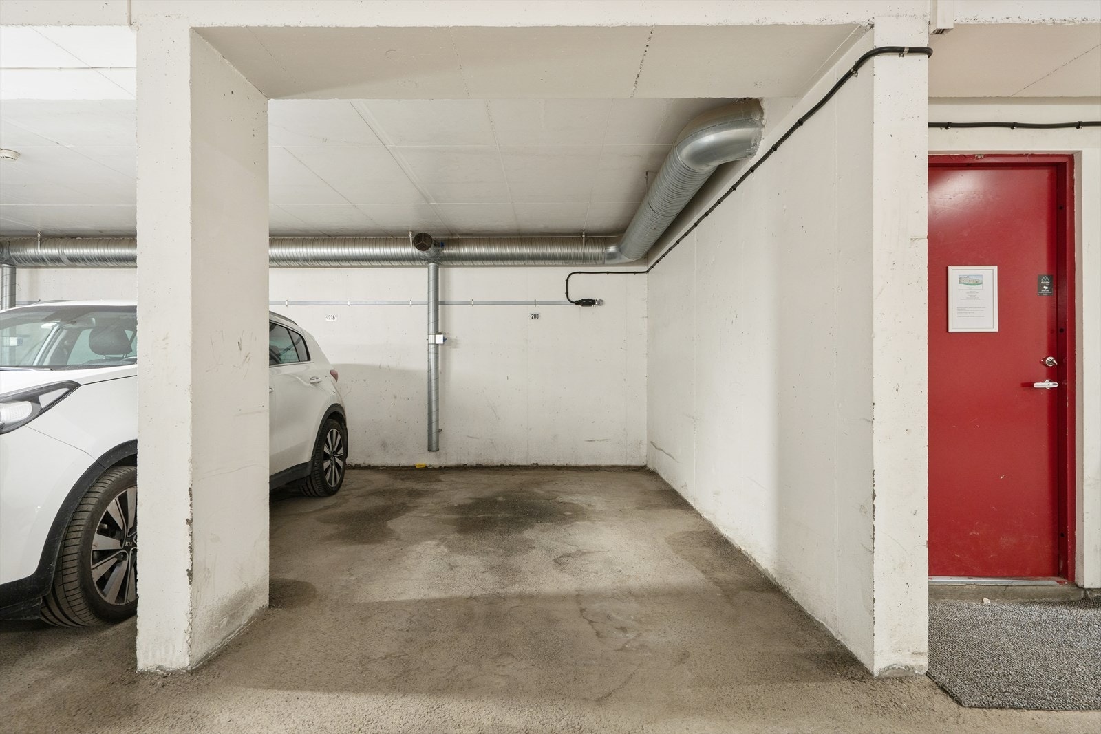 Det medfølger en fast parkeringsplass i felles parkeringskjeller. Galleribilde