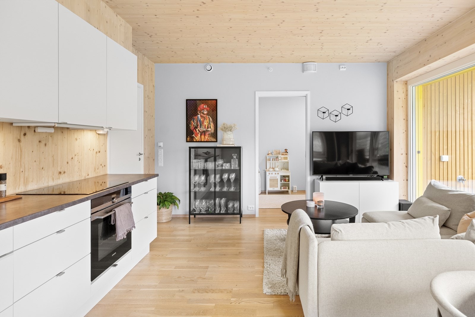 Fra stuen er det tilkomst til soverom nr. 2. Galleribilde