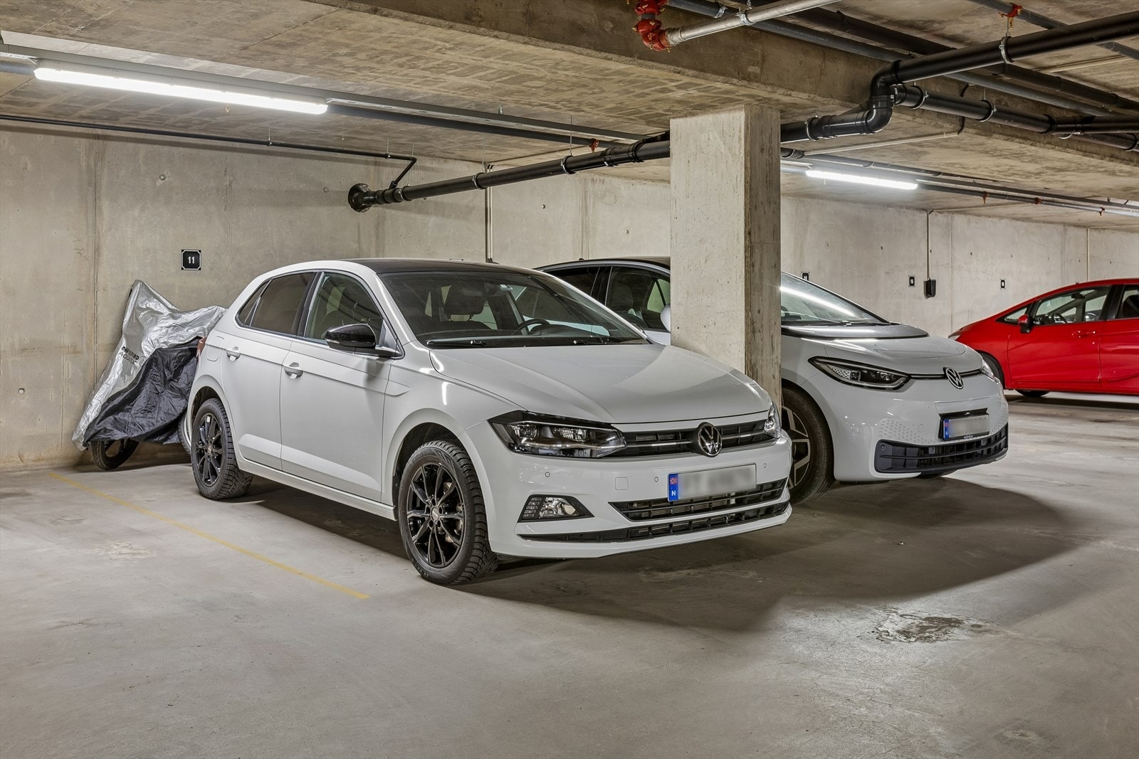 Den andre garasjeplassen gir fleksibilitet for husholdninger med to biler. Denne plassen kan selges fritt i sameiet om man ikke har behov for to plasser. Galleribilde