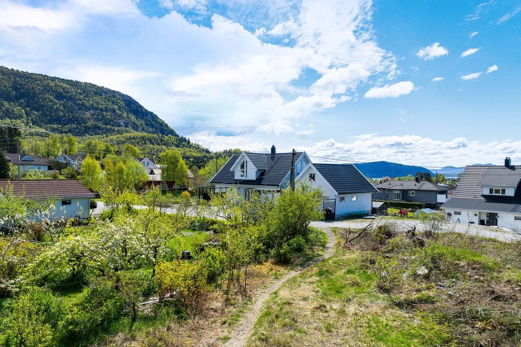 010_Man har også gangavstand til både sjø, skog og fjell med alle muligheter for et aktivt friluftsliv..jpg Galleribilde