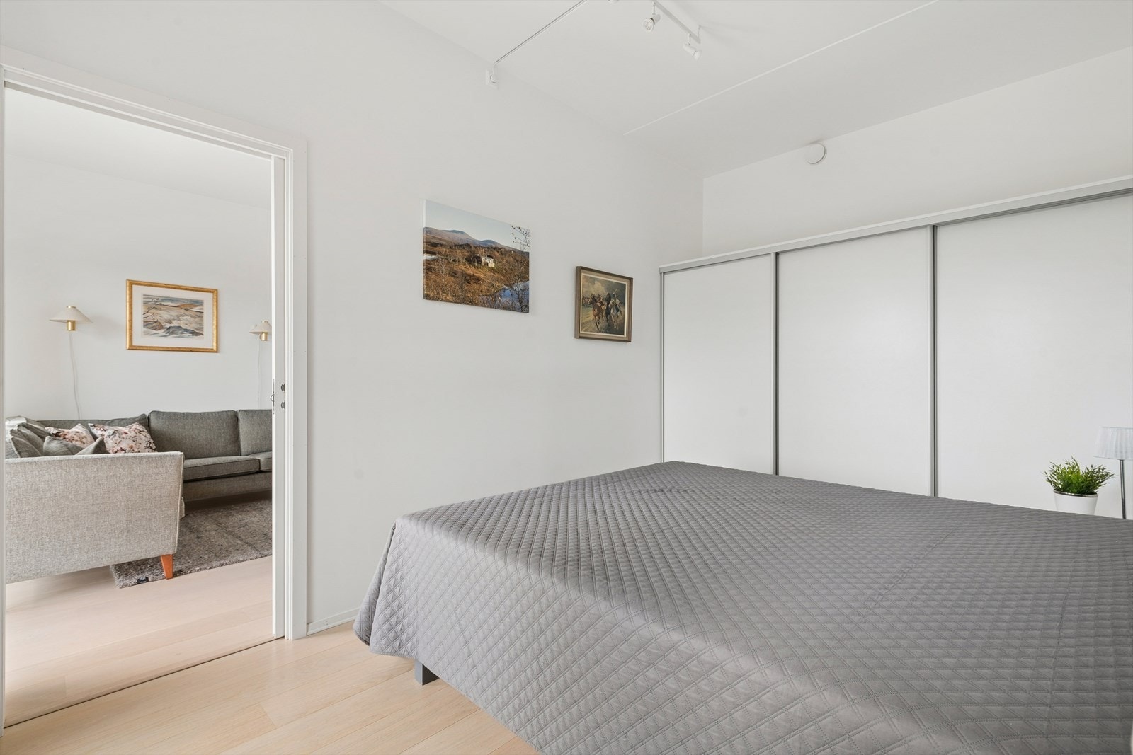 Moderne standard med vannbåren gulvvarme i leiligheten og balansert ventilasjon. Galleribilde