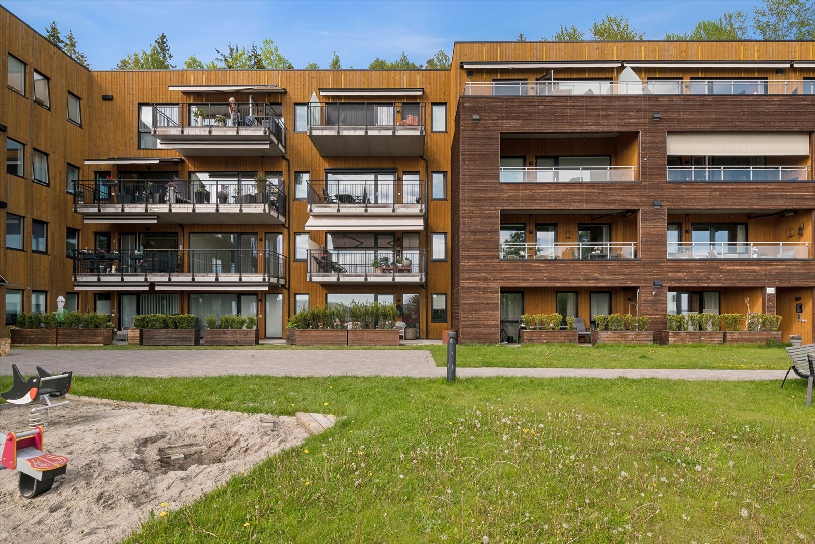 Bygget er fra 2020 og har heisadkomst direkte fra garasjeanlegget. Galleribilde