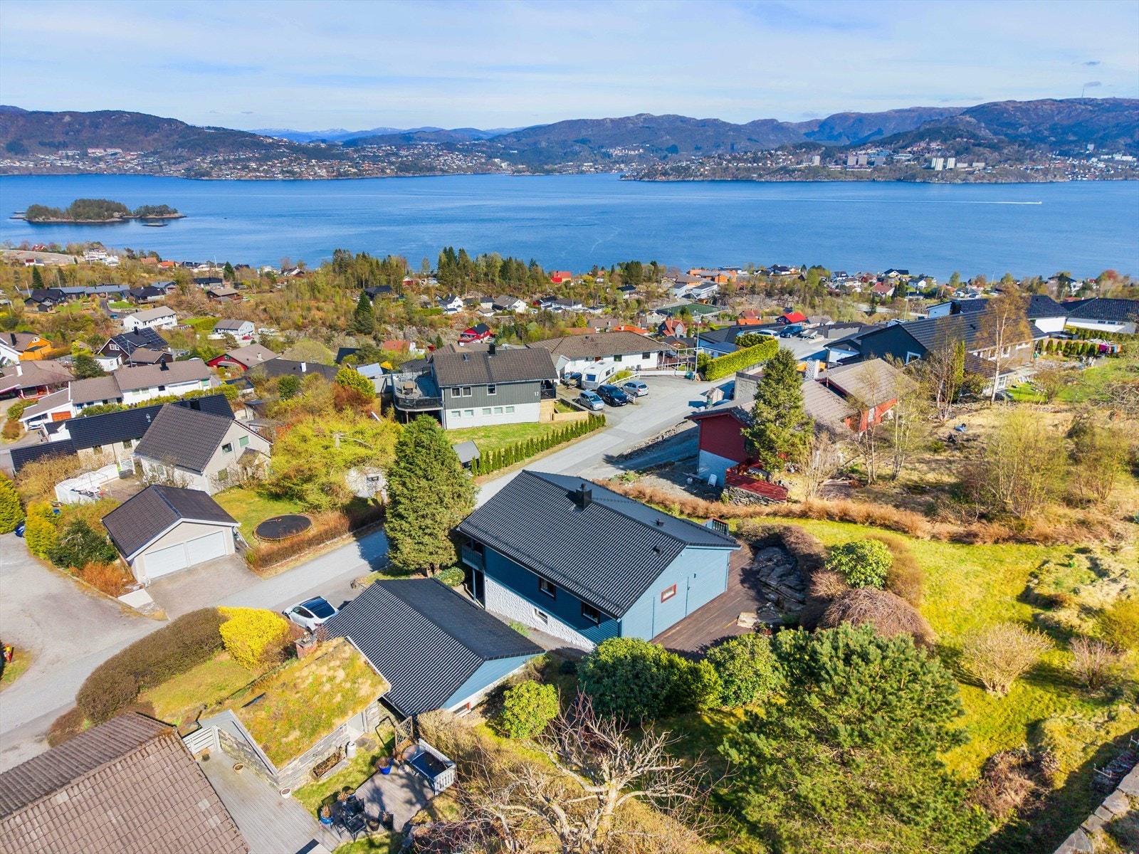Området byr på fine turmuligheter og nærhet til sjøen. Galleribilde