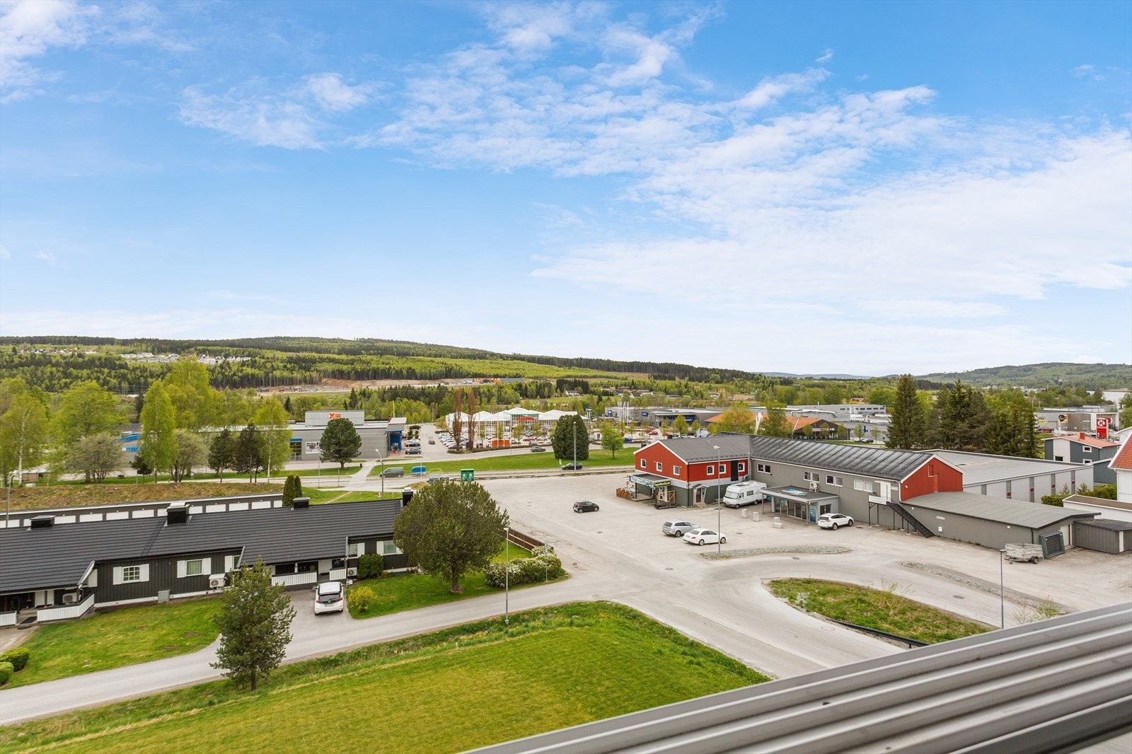 Området utenfor balkongen. Høyt og frittliggende i 3. etasje. Galleribilde
