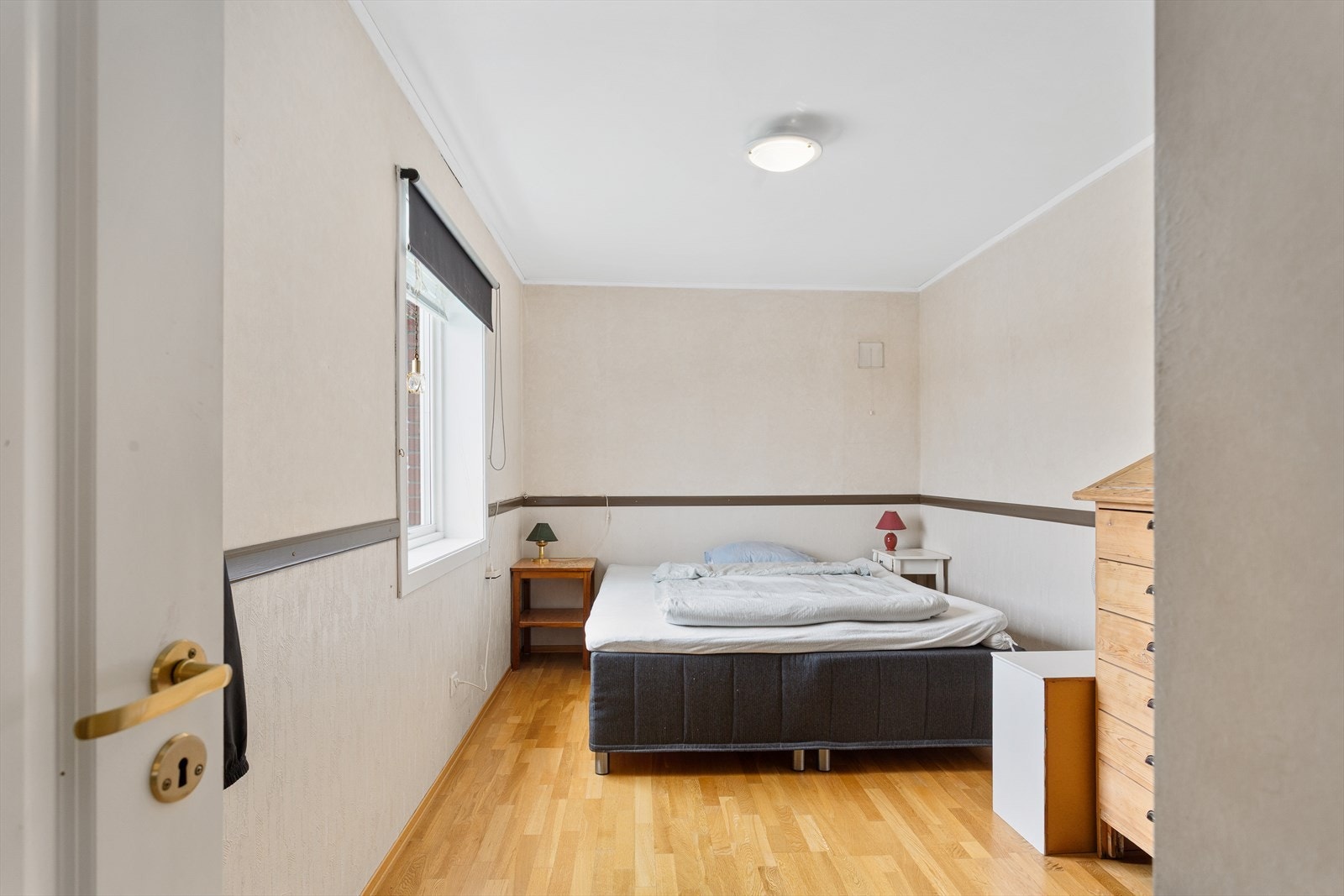 Hovedsoverommet er romslig og har god plass til stor og god seng, og ikke minst oppbevaring! Galleribilde