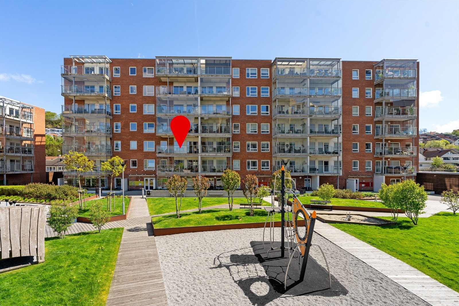 Attraktiv og sentral beliggenhet - opparbeidede fellesarealer rett utenfor. Galleribilde