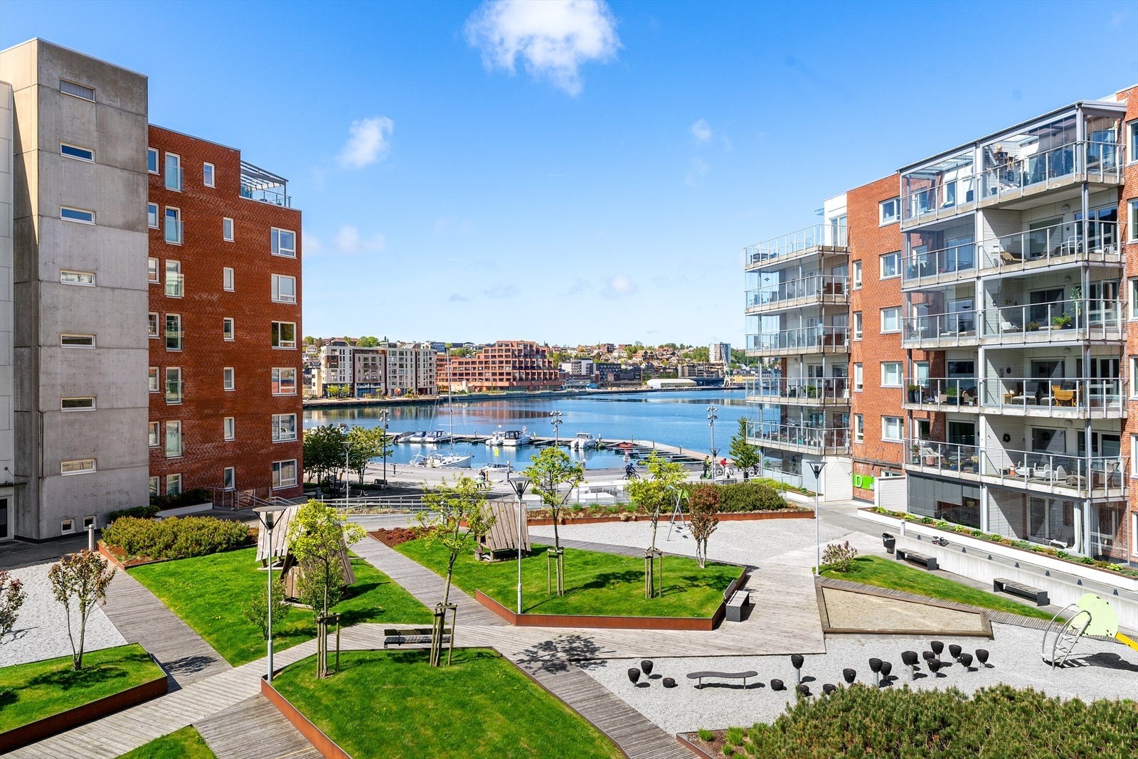 Flott utsikt over fellesarealene og mot Gandsfjorden. Galleribilde