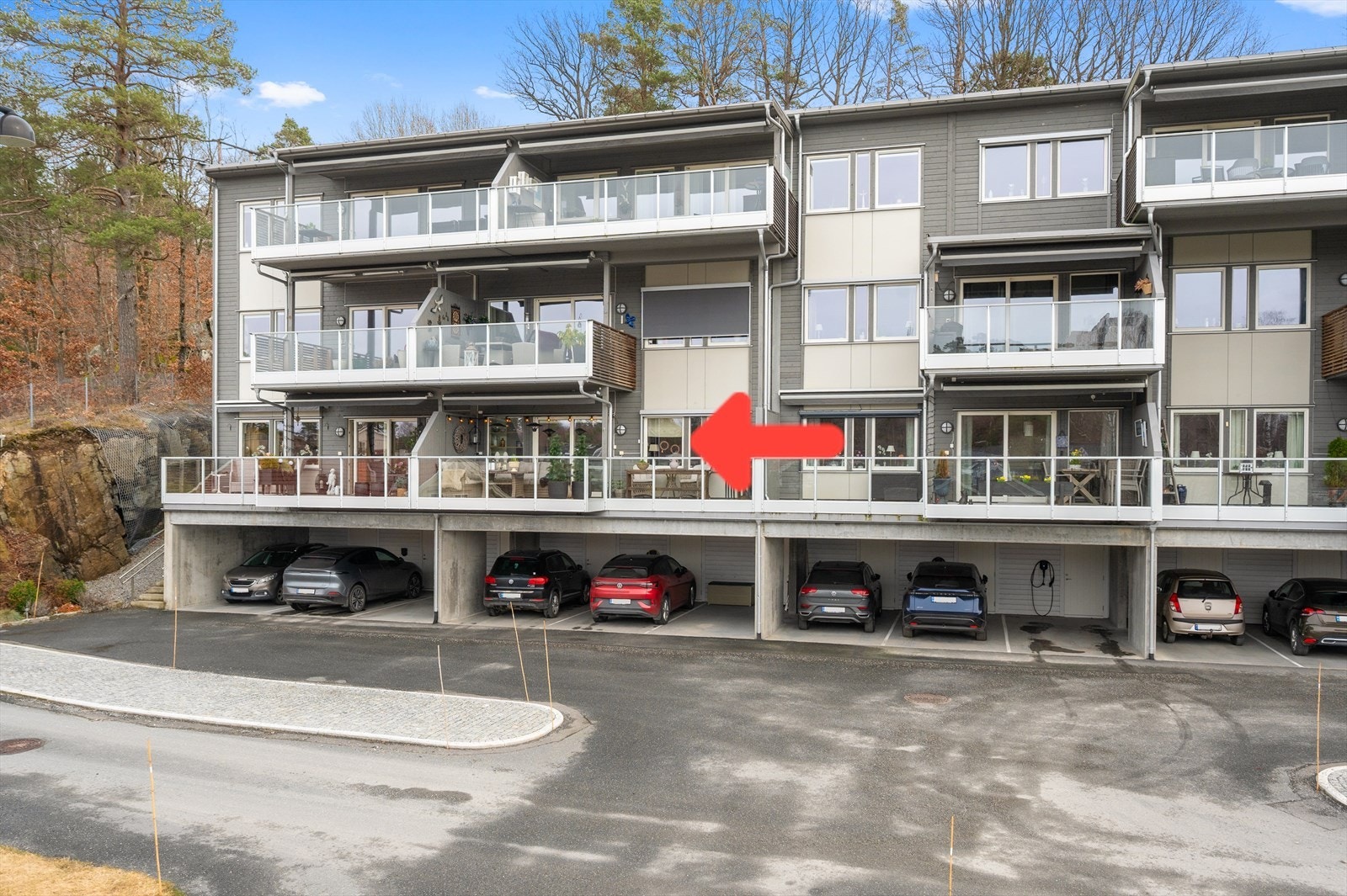 Velkommen til visning i Kirkelia 21! En lys og innbydende leilighet i 1. etasje med heis! Galleribilde