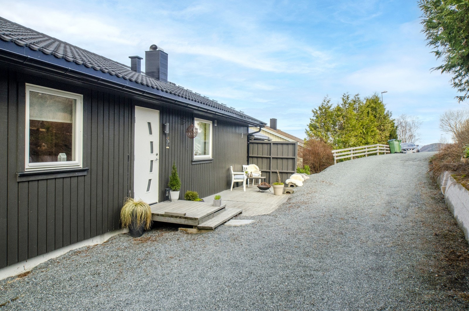 Enkel adkomst fra bakkeplan. Galleribilde