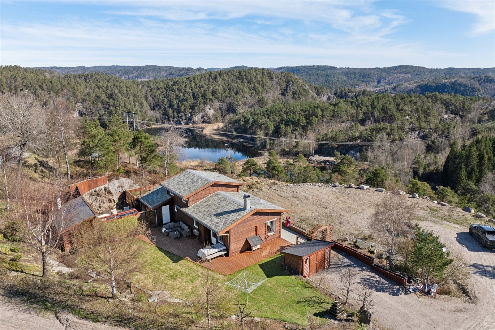 Velkommen til Stoheia 45 - En flott familiehytte med 5 soverom og gode solforhold presentert av Kristoffer Munksgaard i Eiendomsmegler Norge Galleribilde