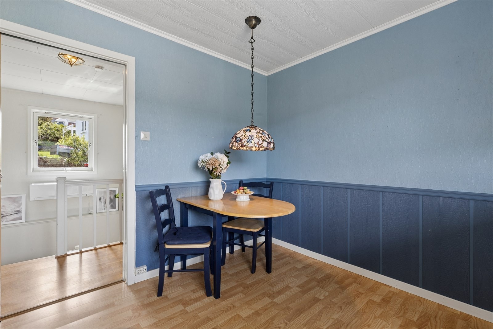 En hyggelig spiseplass på kjøkkenet for de raske måltidene. Galleribilde