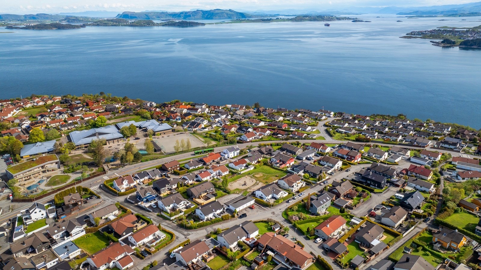 Området byr på nærhet til sjø og flotte turområder. Galleribilde