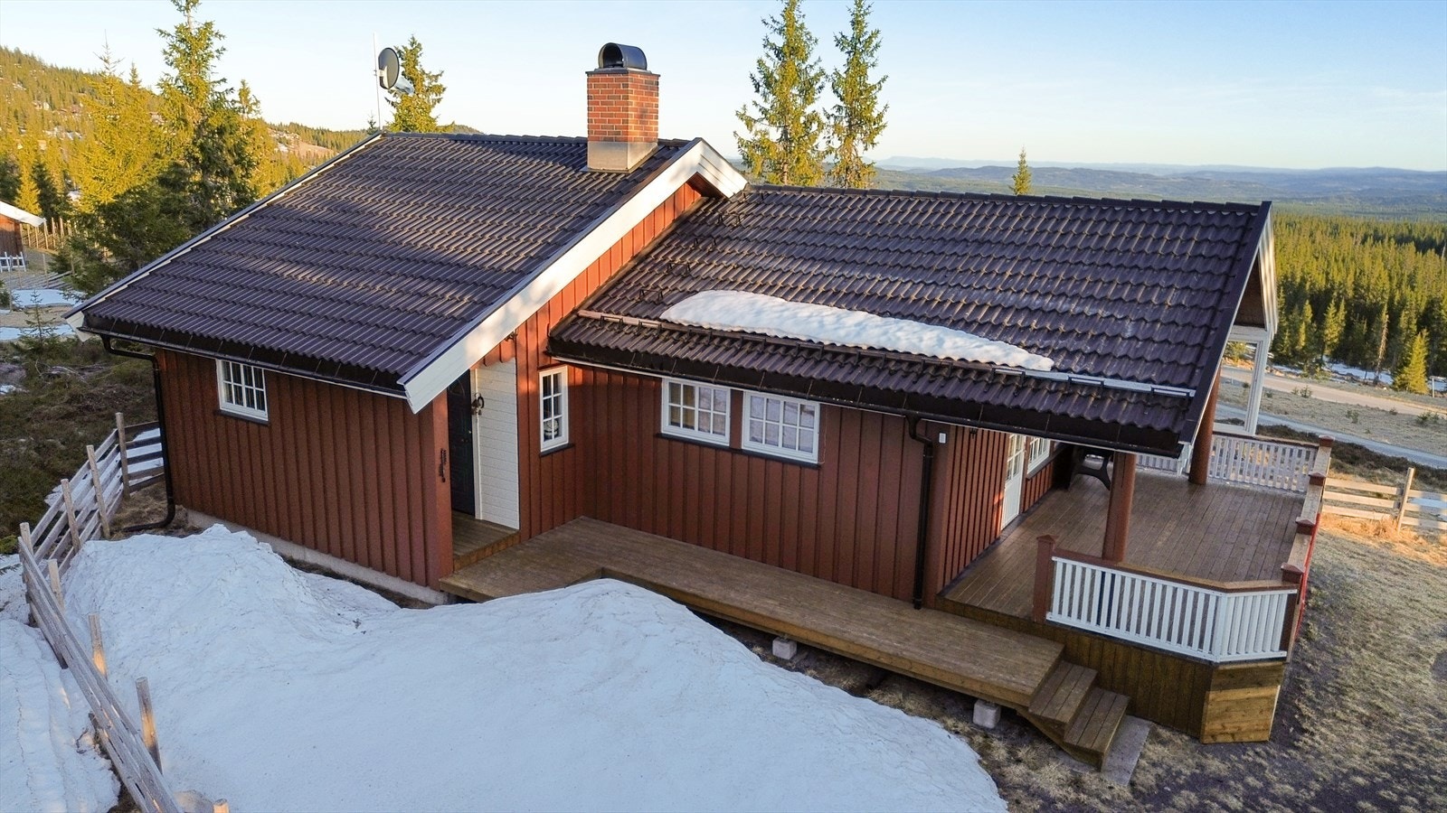 Inngangsparti mot nord, rekkverk mangler. Galleribilde