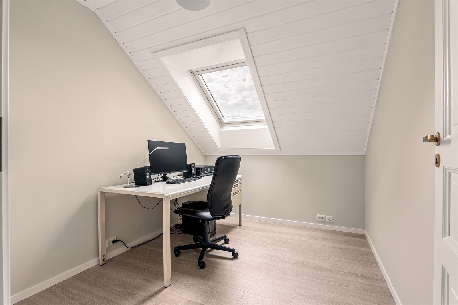Rom benyttet som kontor. Galleribilde