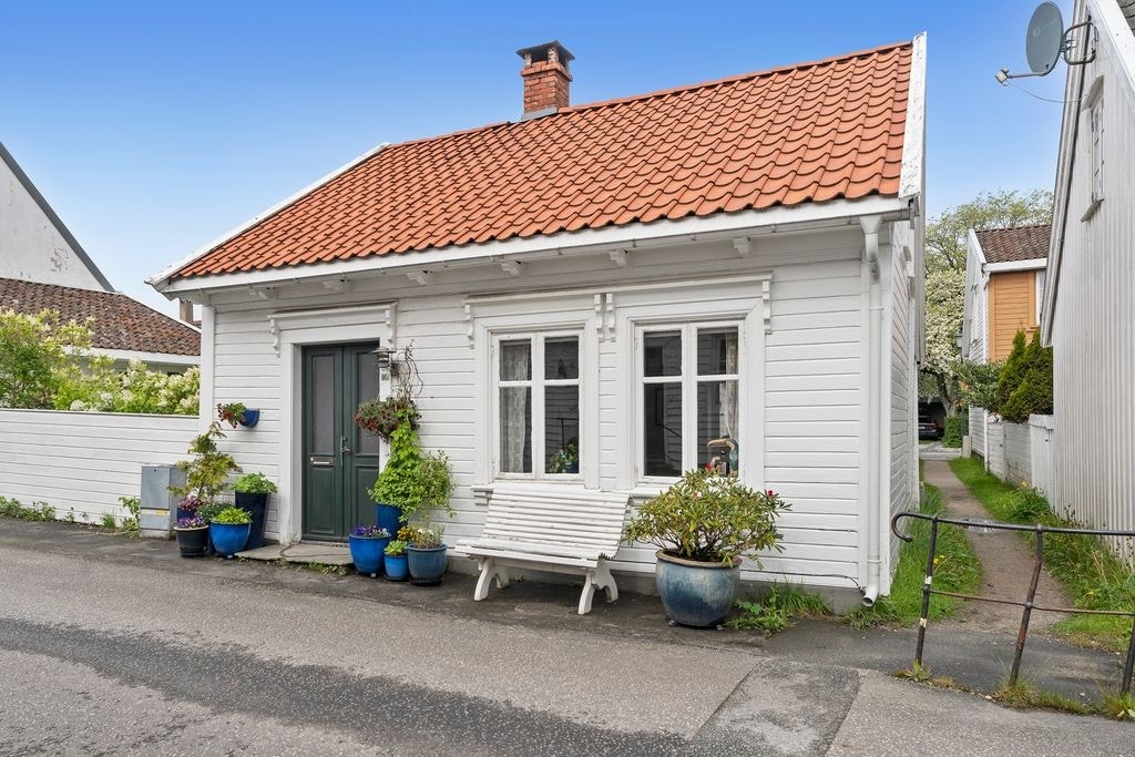Flott beliggenhet i Adolph Tidemands gate - En av Mandals sjarmerende sørlandsgater! Galleribilde