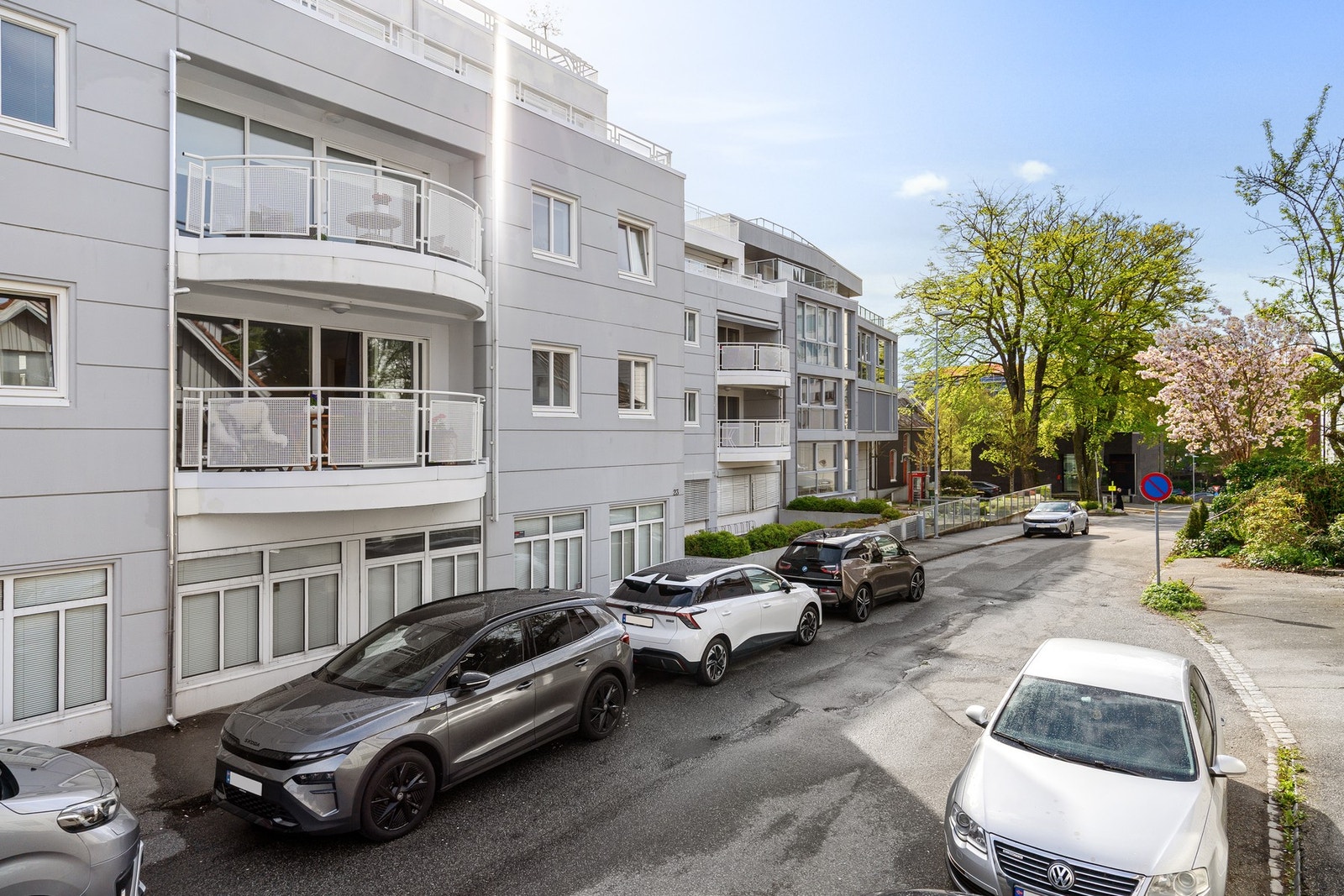 Mosvatnet, Ledaalsparken, Bjergstedparken og flere andre flotte turområder ligger innen kort avstand fra leiligheten. Galleribilde