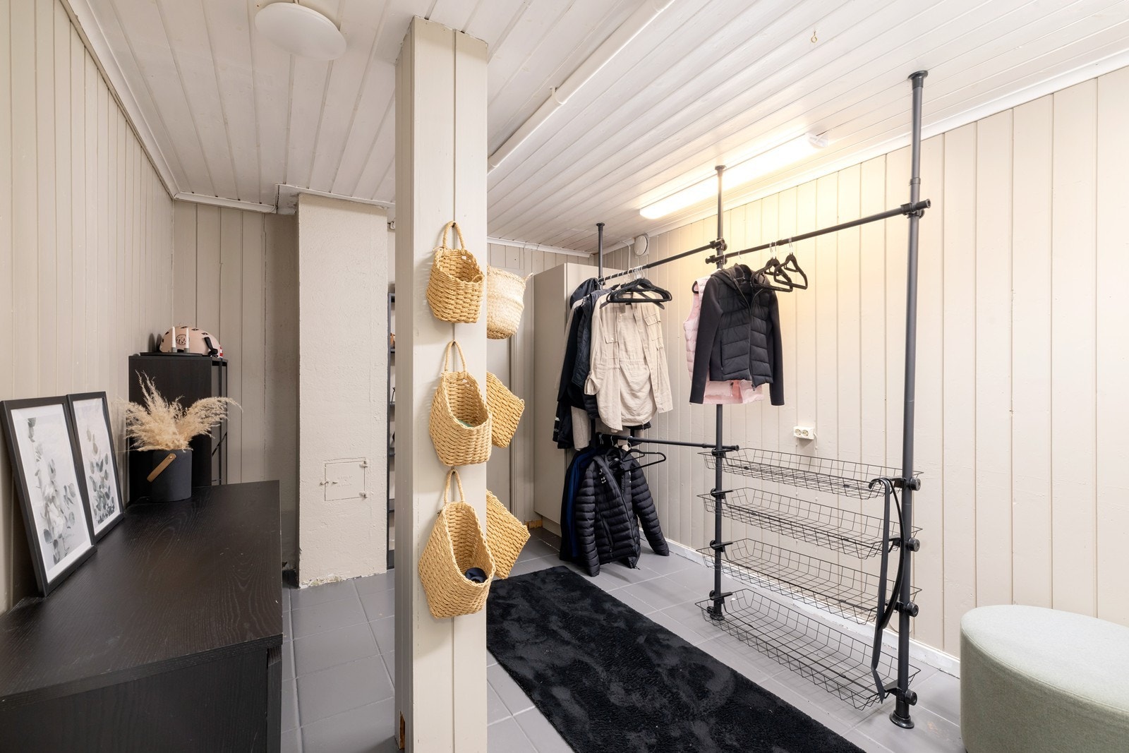 Ved behov for ytterligere oppbevaring er det direkte adkomst til en romslig bod. Galleribilde