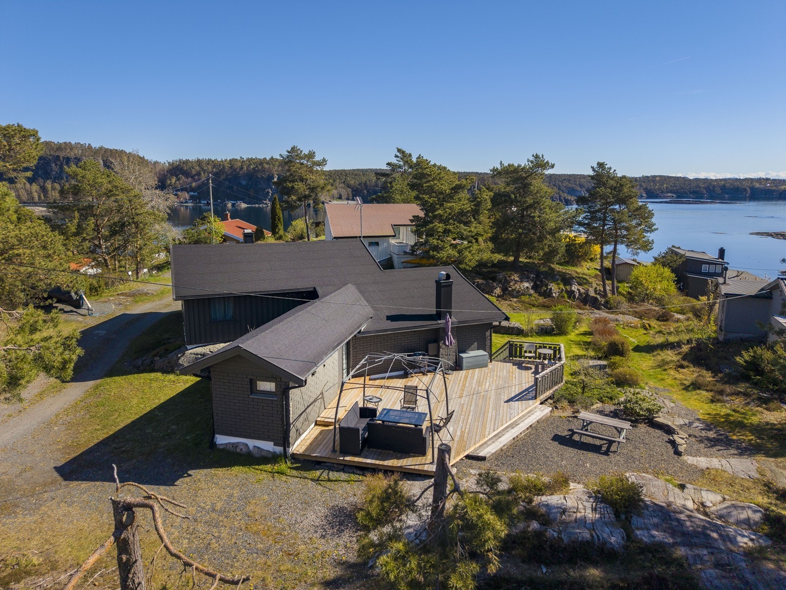 Veranda ved inngangspartiet. Galleribilde