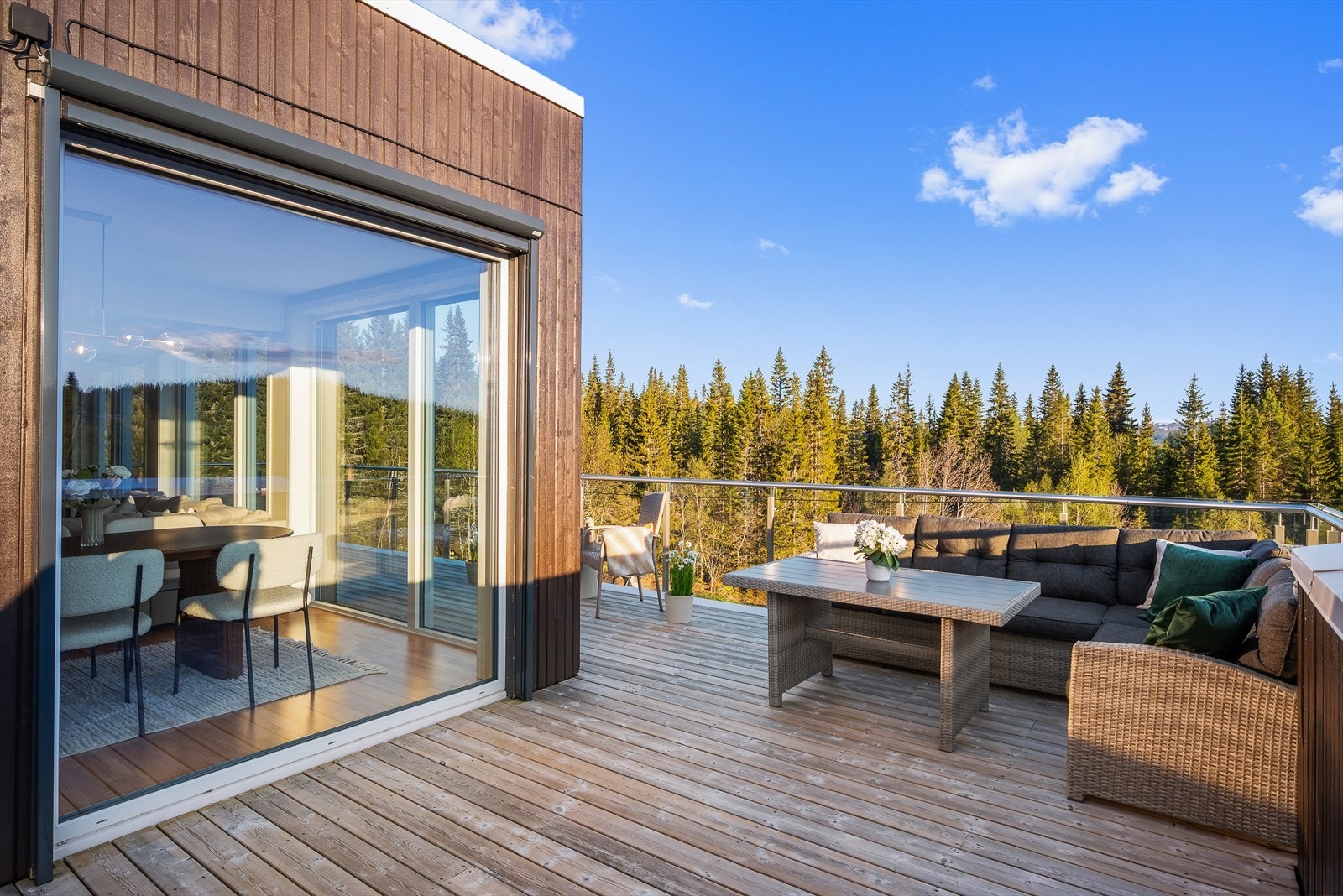 Terrassen måler ca. 53 kvm. Galleribilde