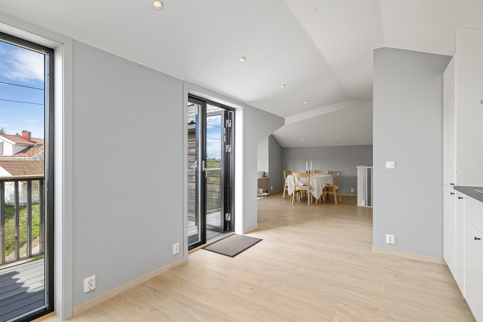 Fra kjøkkenet er det utgang til en balkong på 5 m². Galleribilde