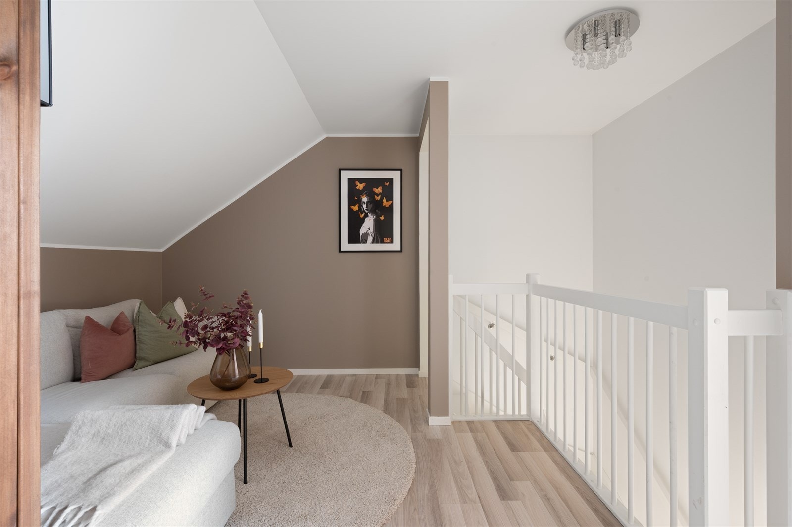 Fin plass for en liten sofakrok. Galleribilde
