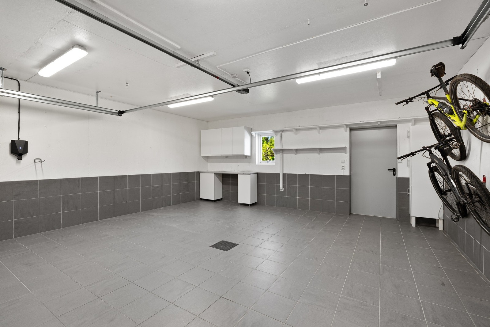 Flott dobbelgarasje målt til 34 m2 Galleribilde