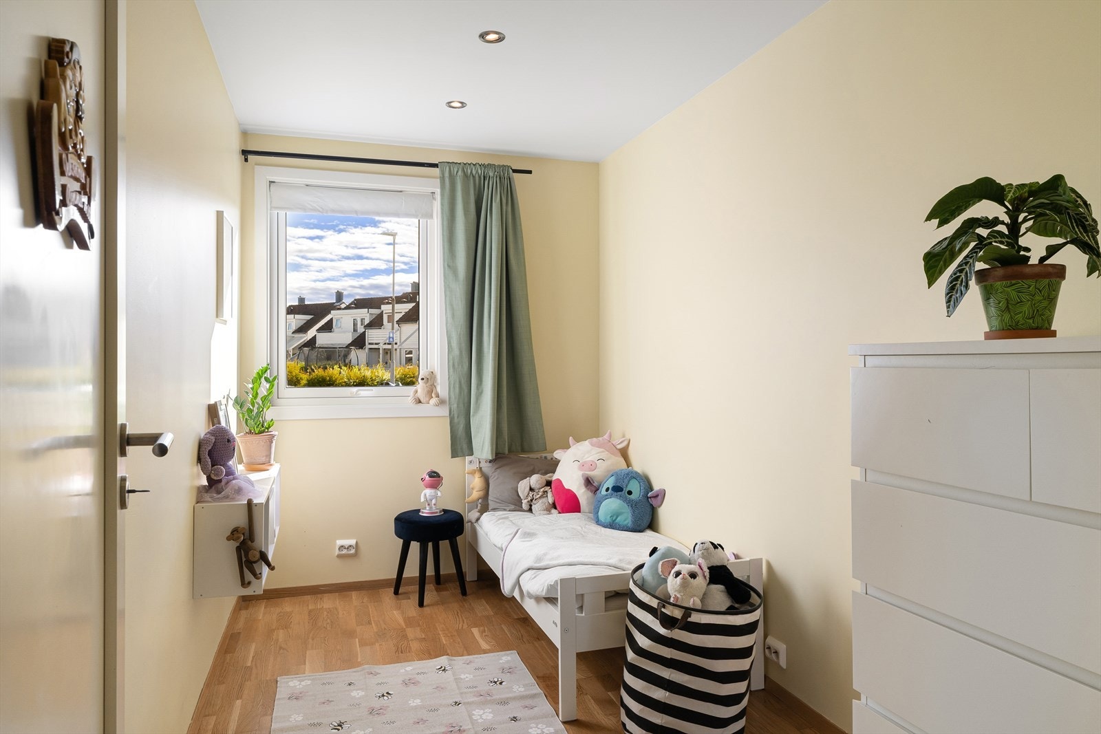 Soverom 3 med plass til garderobe Galleribilde