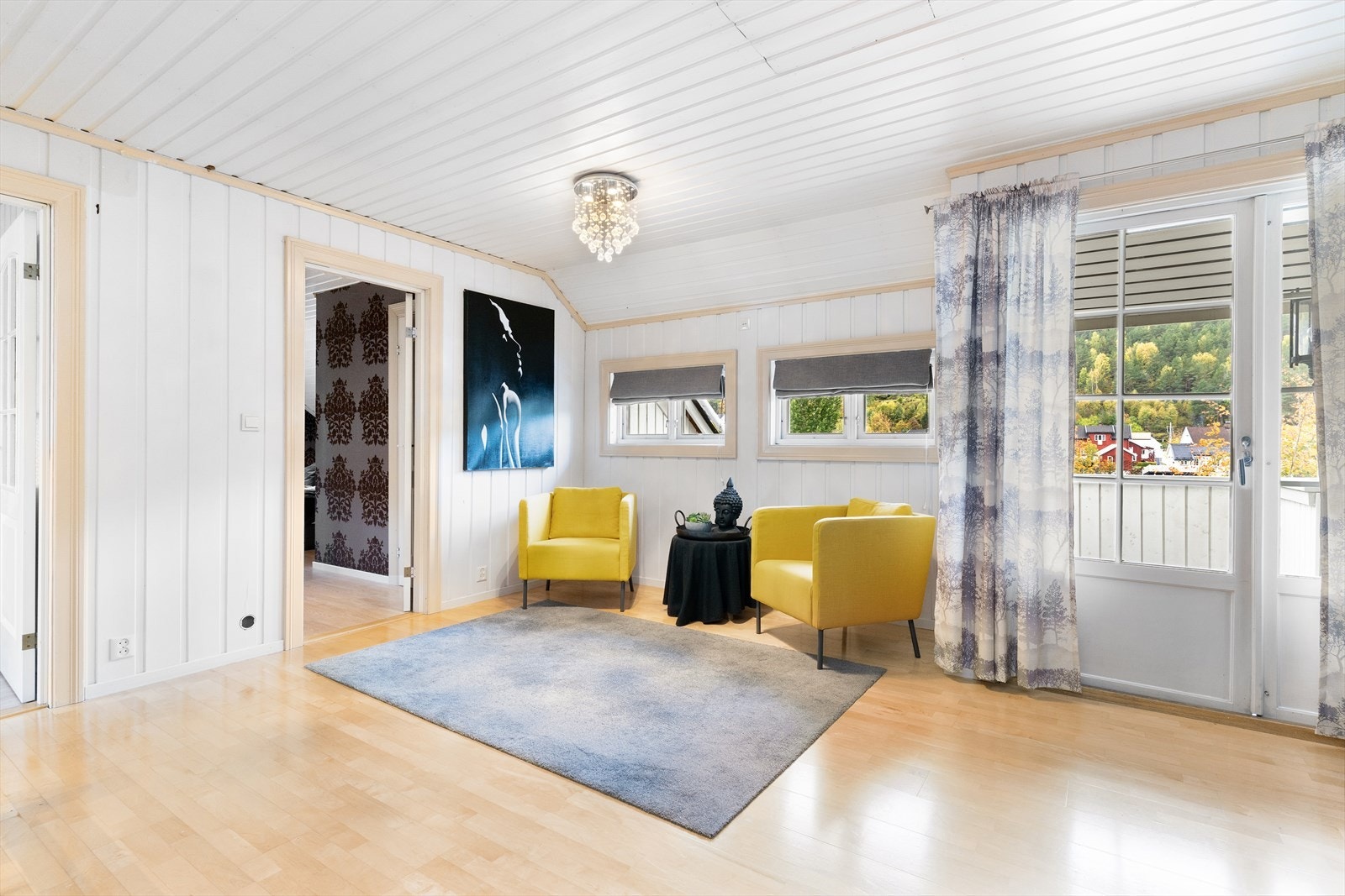 Fra loftstuen er det direkte utgang til balkongen. Galleribilde
