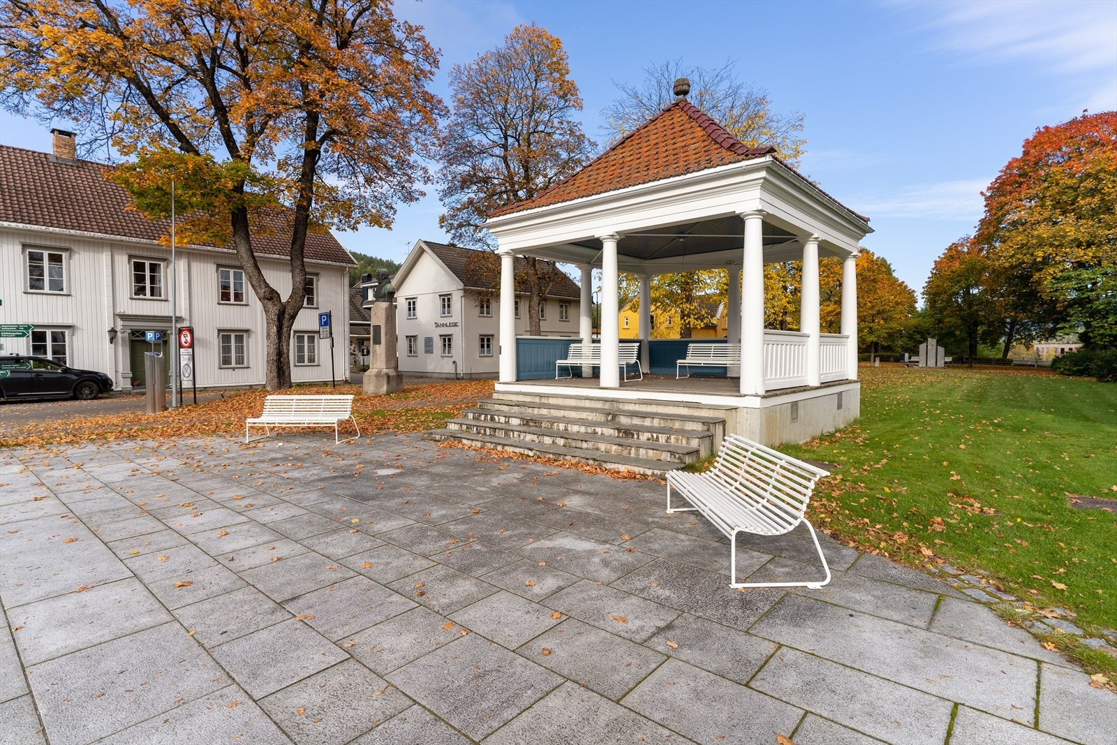 Kirketorget, som eiendommen har adresse til, er et hyggelig og historisk område. Galleribilde