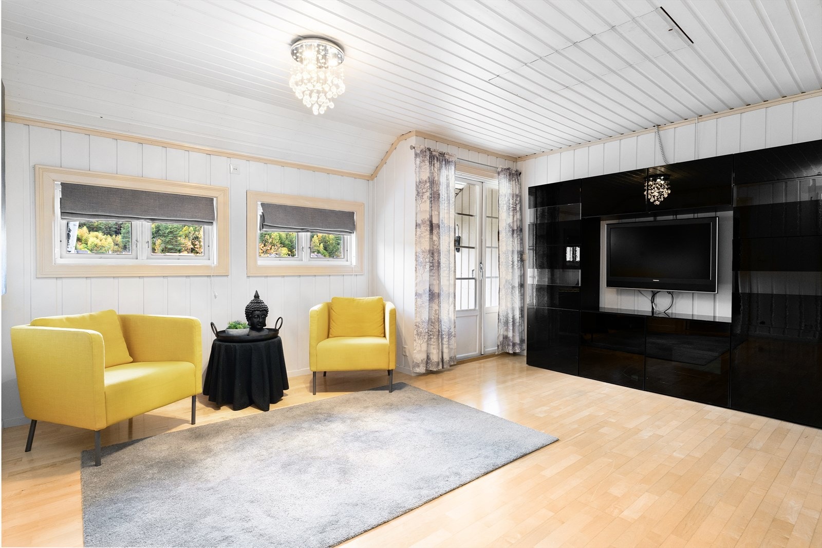 Loftstuen i andre etasje gir ekstra plass og en fin, adskilt sone. Galleribilde