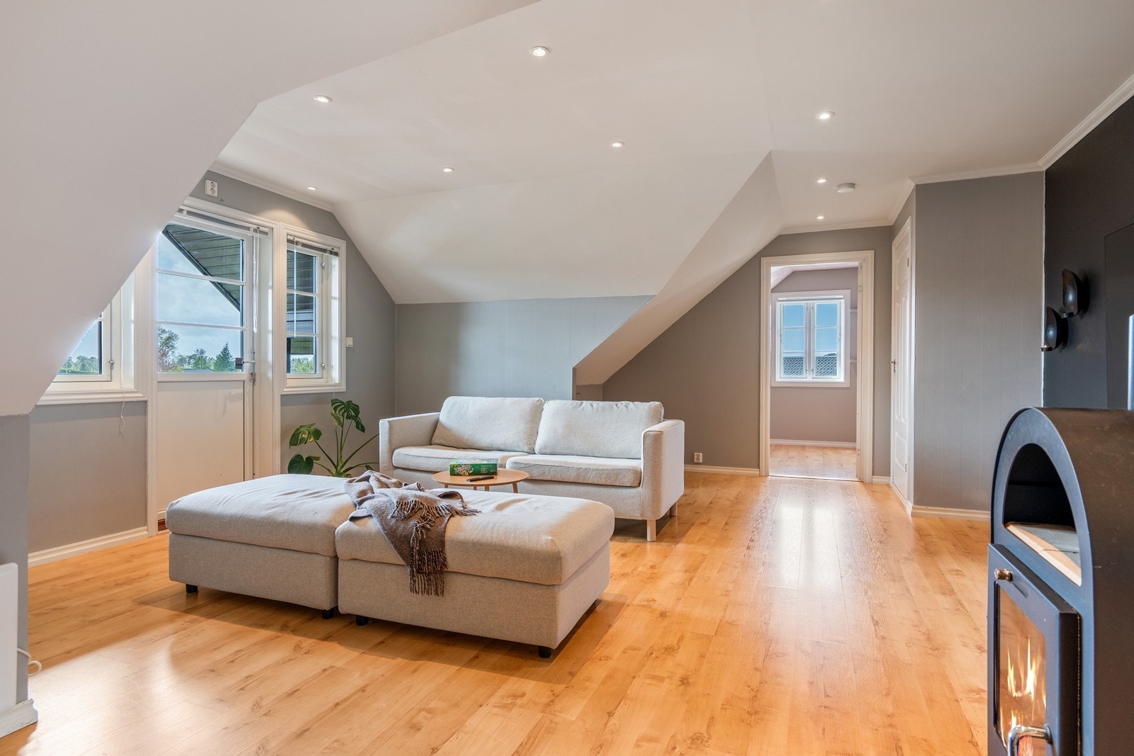 Innbydende loftstue med mange bruksmuligheter. Galleribilde