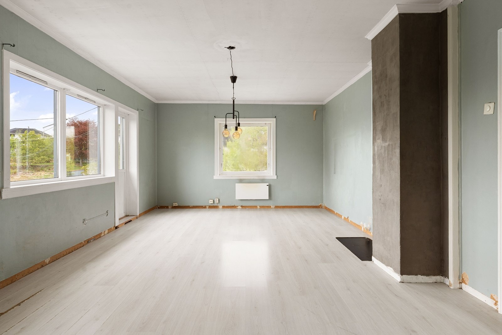 Utgang til balkong fra stuen. Galleribilde