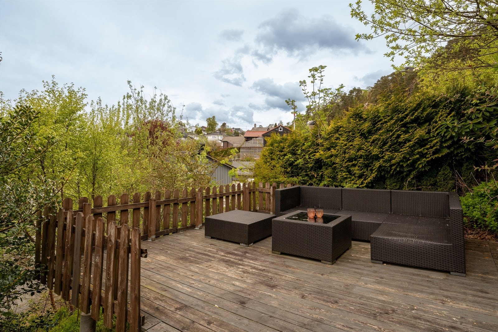Terrasseplatting på tomten. Galleribilde
