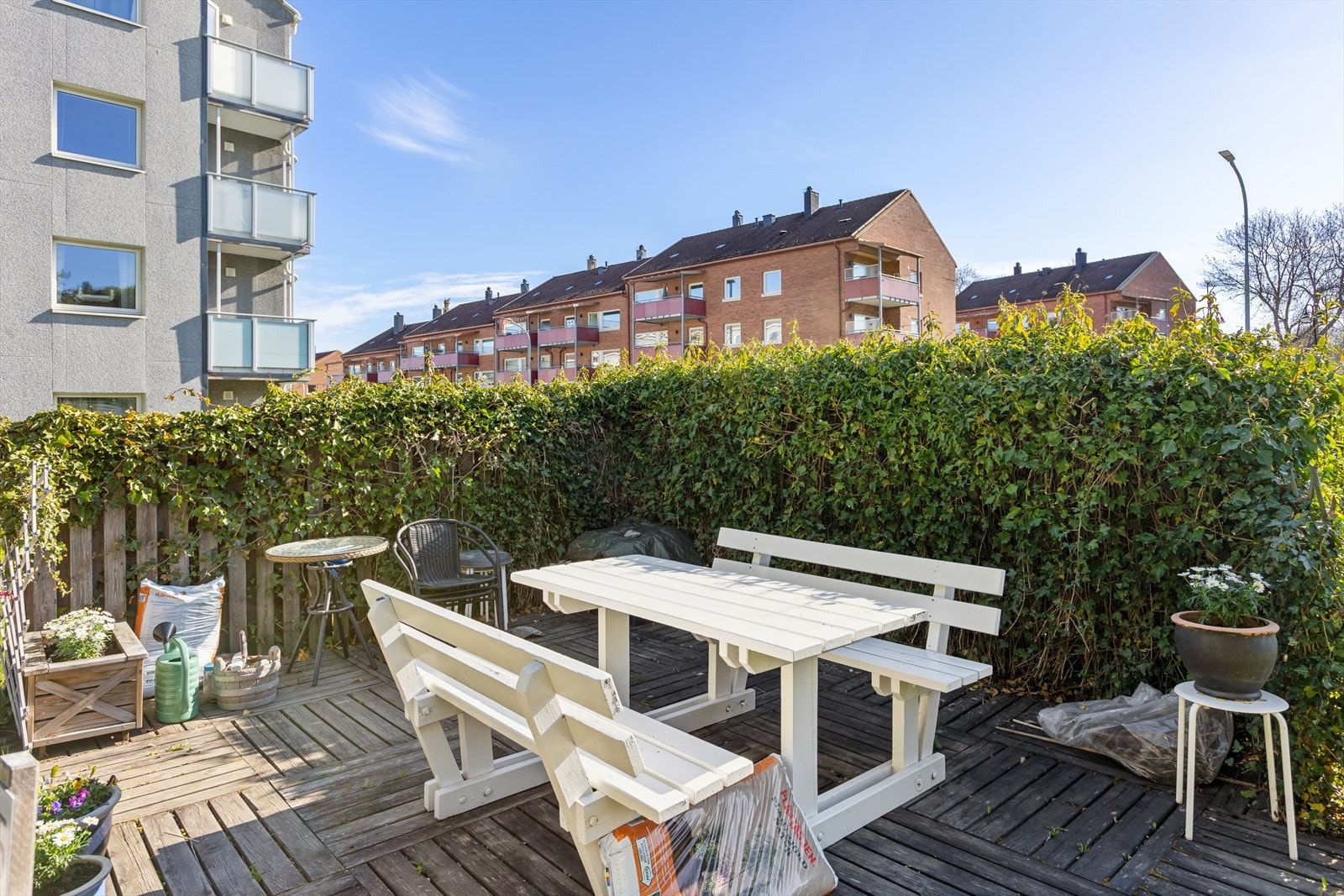 Boligselskapet har hyggelige, felles uteplasser til glede for beboerne. Galleribilde