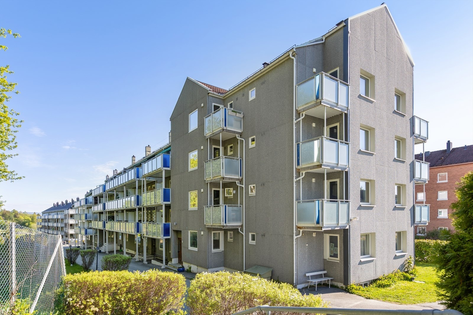 Leiligheten disponerer en bod i kjeller og en på loft, i tillegg til felles sykkelbod. Galleribilde