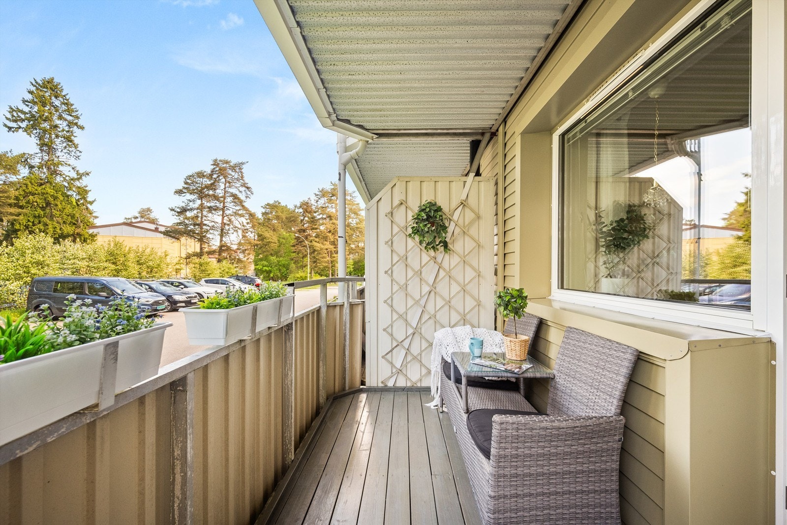 Leiligheten har en hyggelig balkong på 6 m² med plass til sittegruppe, beplantning og hyggelige utestunder. Galleribilde