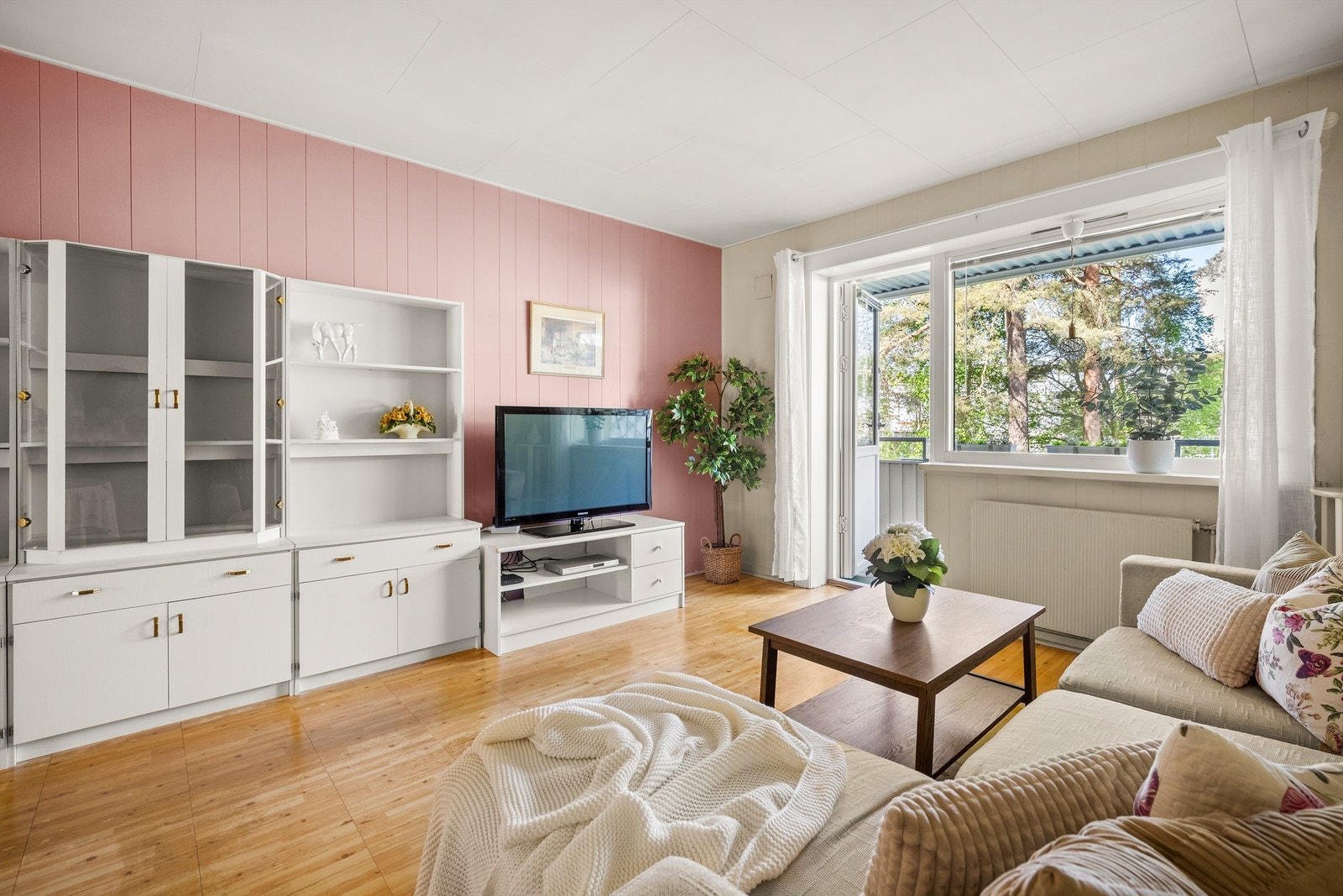 Vannbåren varme fra radiatorer sørger for en jevn og behagelig innetemperatur. Galleribilde