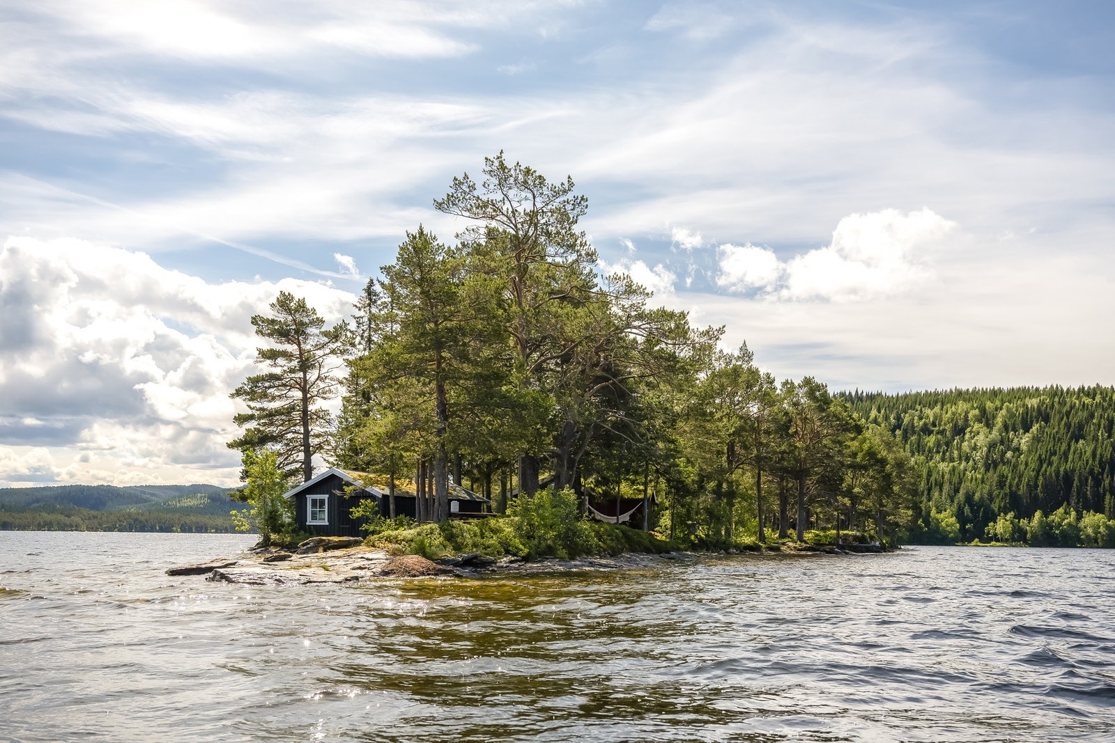 Eget båthus på tuppen av odden Galleribilde