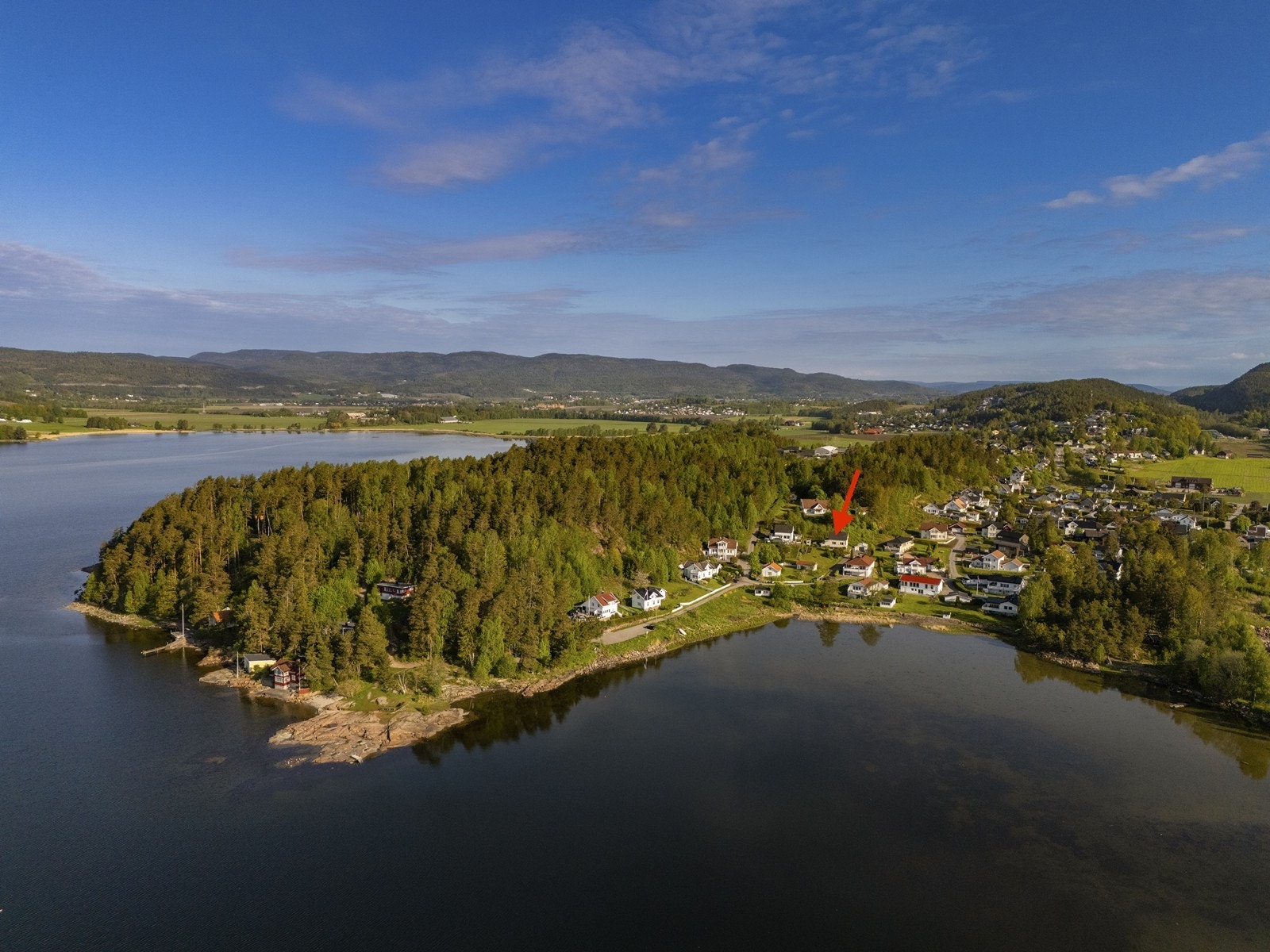 Boligen ligger på Kverntangen, et nabolag som er spesielt anbefalt for familier med barn. Galleribilde