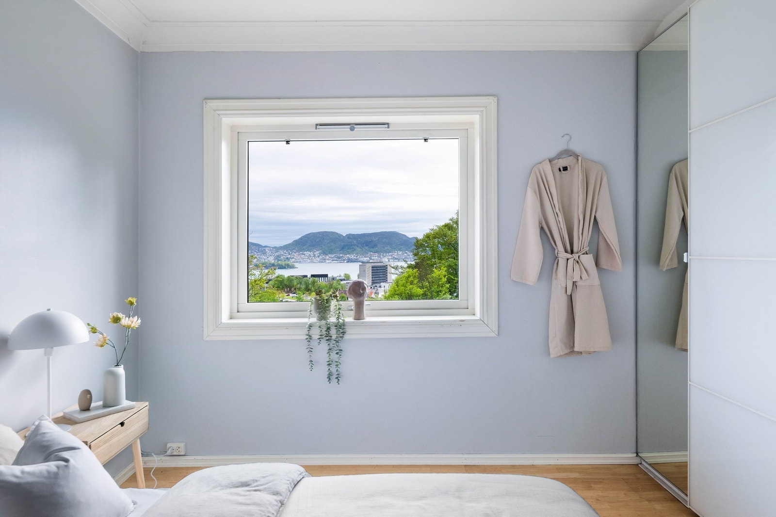 Vinduet rammer inn den fantastiske utsikten Galleribilde