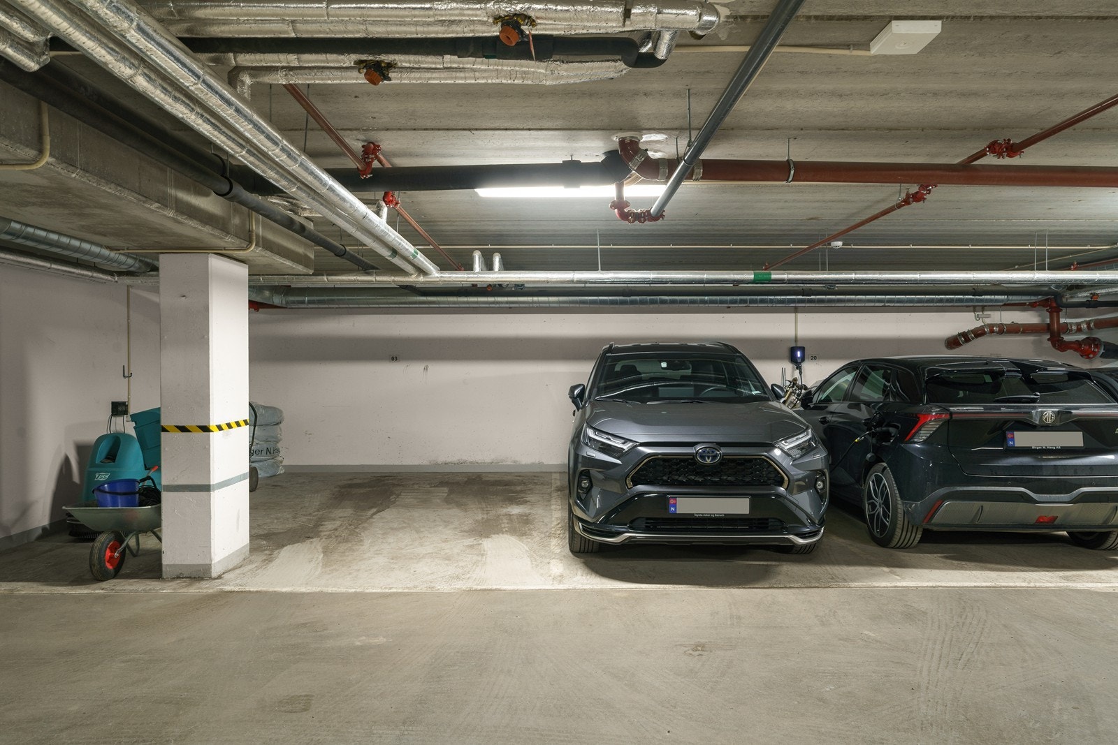Det medfølger én fast garasjeplass i felles, lukket anlegg. Det er mulighet for elbillading. Galleribilde