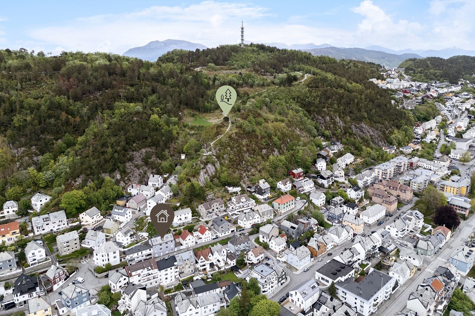 Nærområdet er rolig og fra leiligheten har man umiddelbar tilgang til turstien opp til Byfjellet. Her er det flere kilometer med stier til både Fjellstua, friidrettsanlegg og ned til Borgernes veg Galleribilde