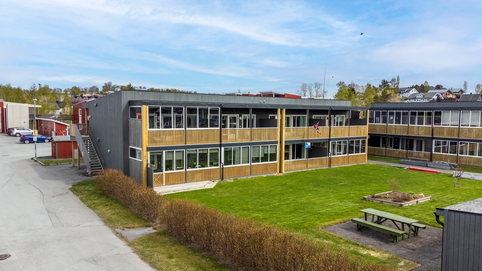 Heis som tar deg opp fra bakkeplan og til leiligheten. Galleribilde