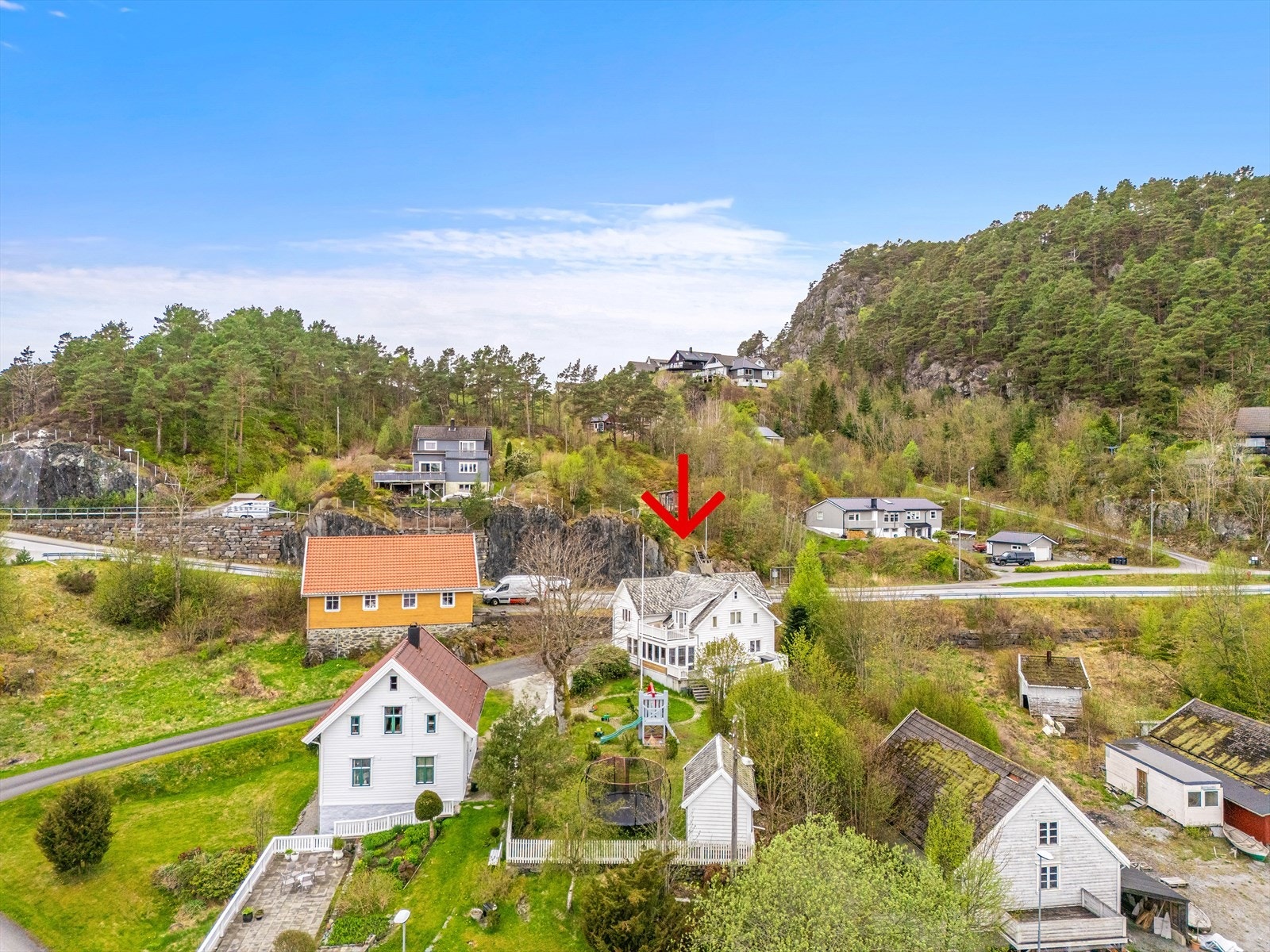 Velkommen til Jensanesvegen 140, presentert av Eiendomsmegler Norge v/Ove Sagenes. Galleribilde
