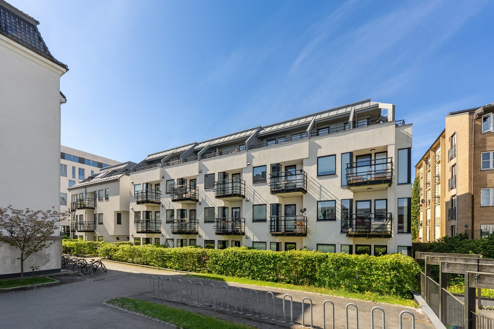 Moderne leilighetsbygg med sentral beliggenhet. Herfra er det kun få minutters gange til byens fasiliteter. Galleribilde